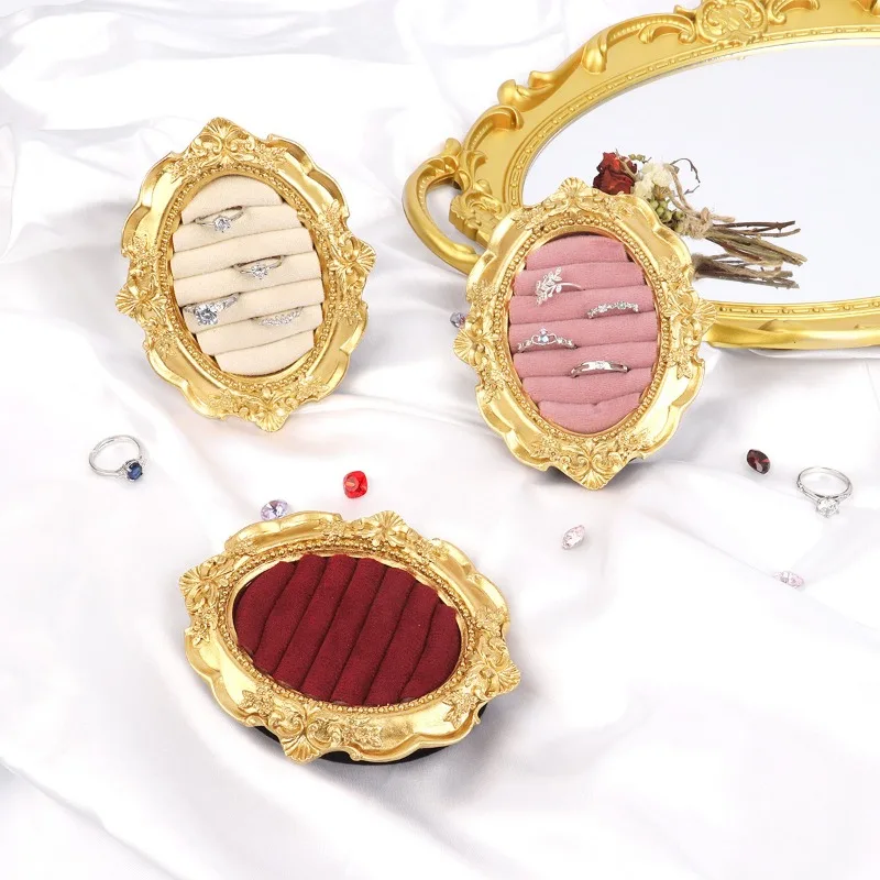 4PCS Embossed Pattern Resin Vintage Round Jewelry Display Stand Anti-slip Velvet Pad Ring Tray Influencer Jewelry Shooting Base