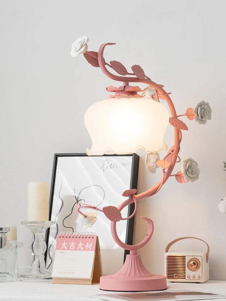 

#Flower table lamp, bedside lamp, wedding pastoral style, American warm and romantic, girl's heart, Internet celebrity ins
