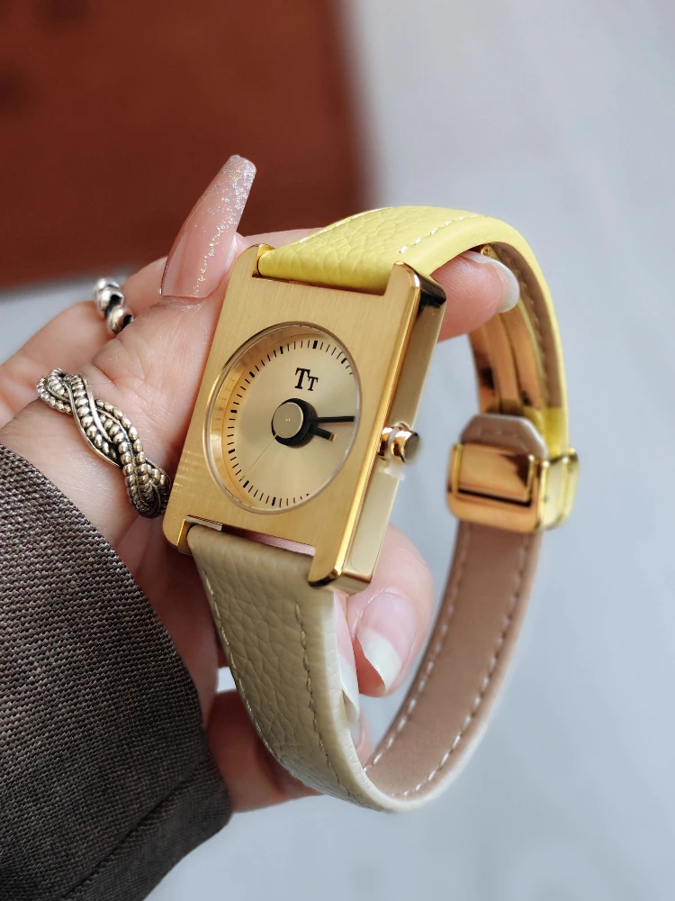 Vintage Gold Woman's Watch Creative Exquisite Round Stainless Steel Dial Color Matching Exquisite Leather Fashion Woman's Watch