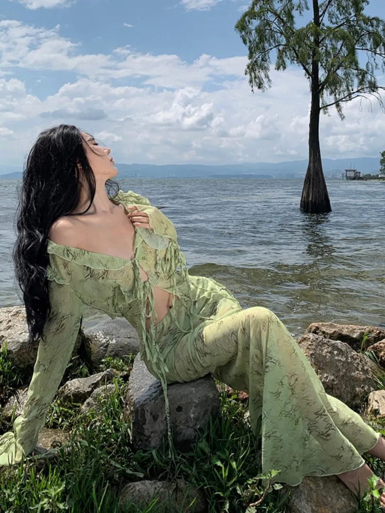 Elegante falda con estampado verde, trajes franceses con cordones, cuello en V, mangas largas, volantes, nueva moda, vacaciones de verano, playa, conjunto de dos piezas para mujer