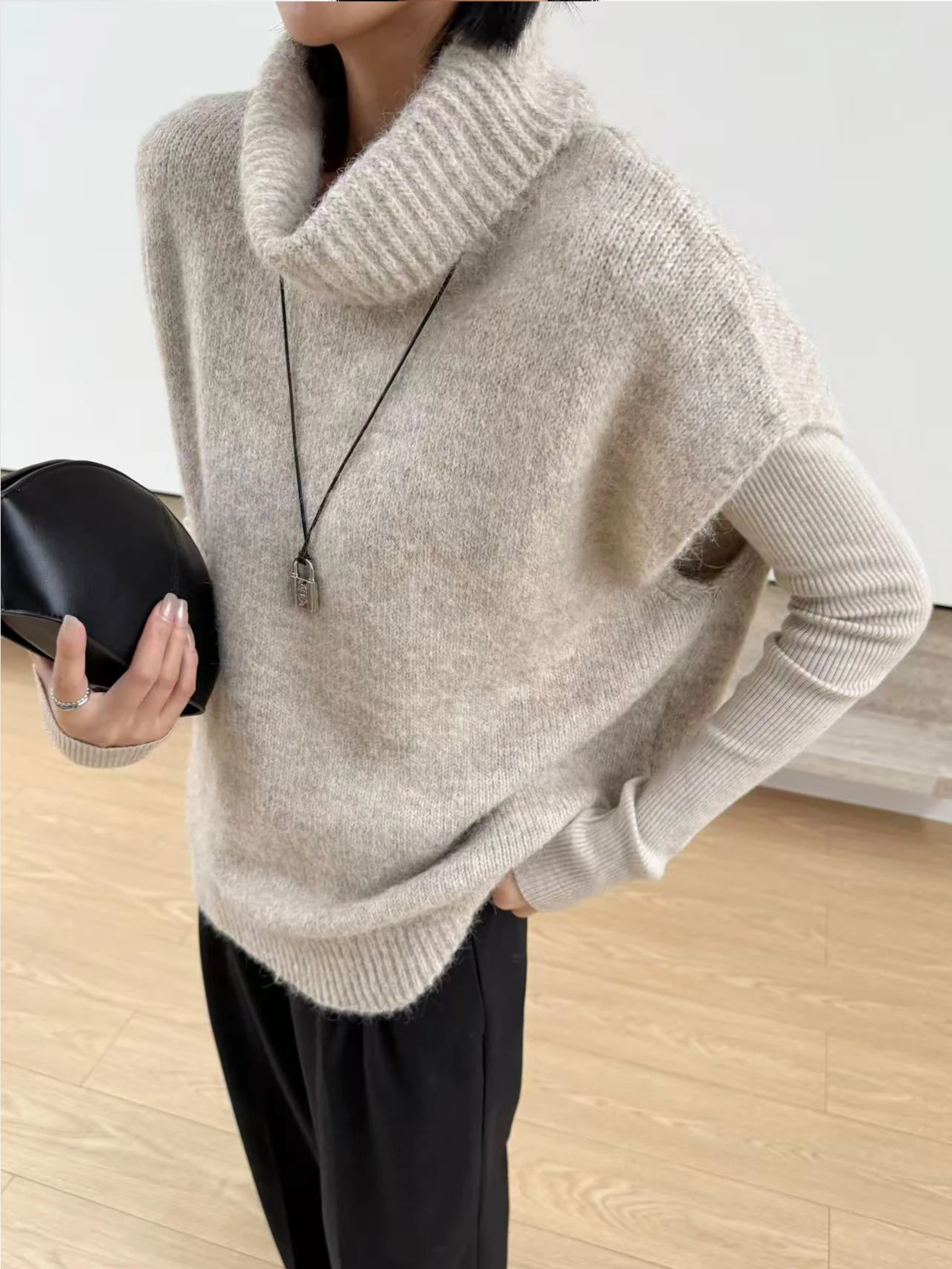 

Свободный вязаный жилет с высоким воротником для женщин: повседневный, утепленный, для многослойных образов, визуально стройнящий, верхняя одежда