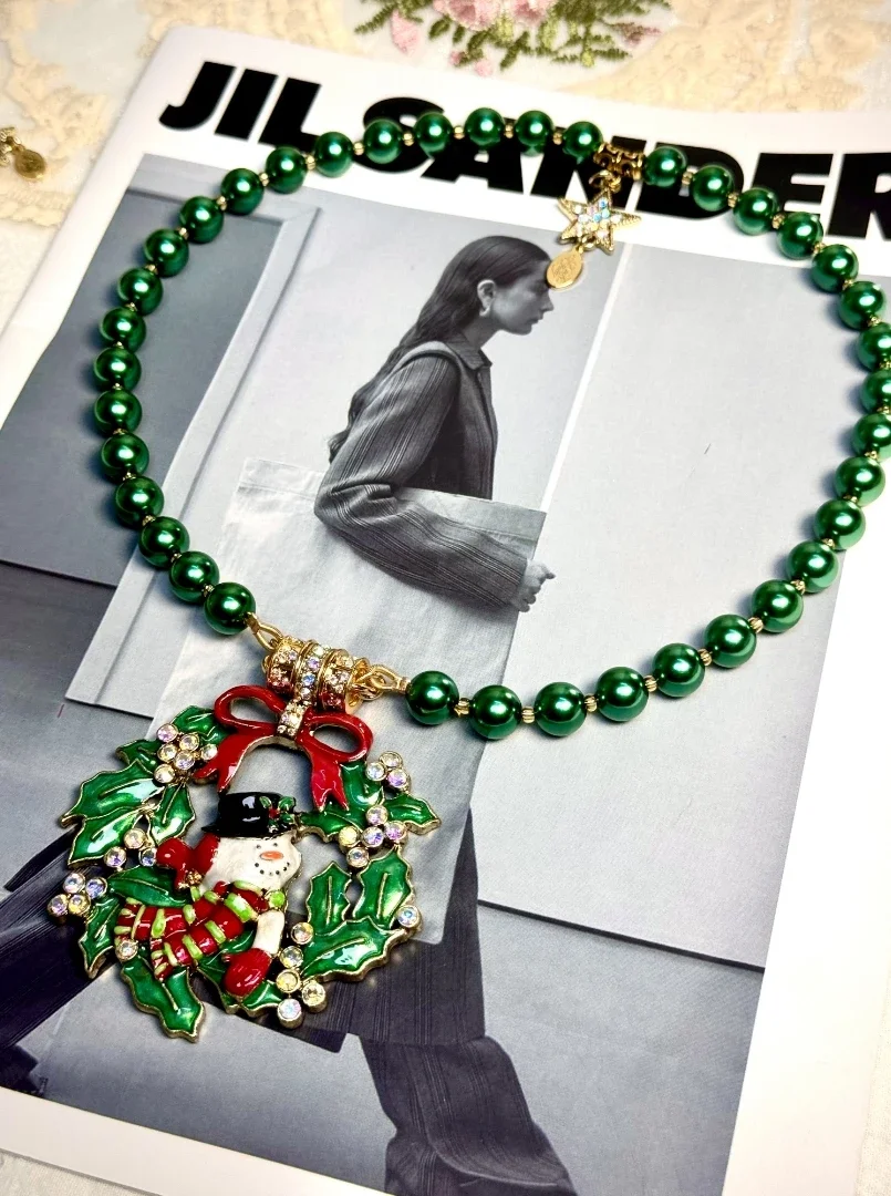 

KF Europe and the United States Fashion Trend Sweet Fresh Lovely Christmas Wreath Snowman Pendant Green Glazed Pearl Necklace