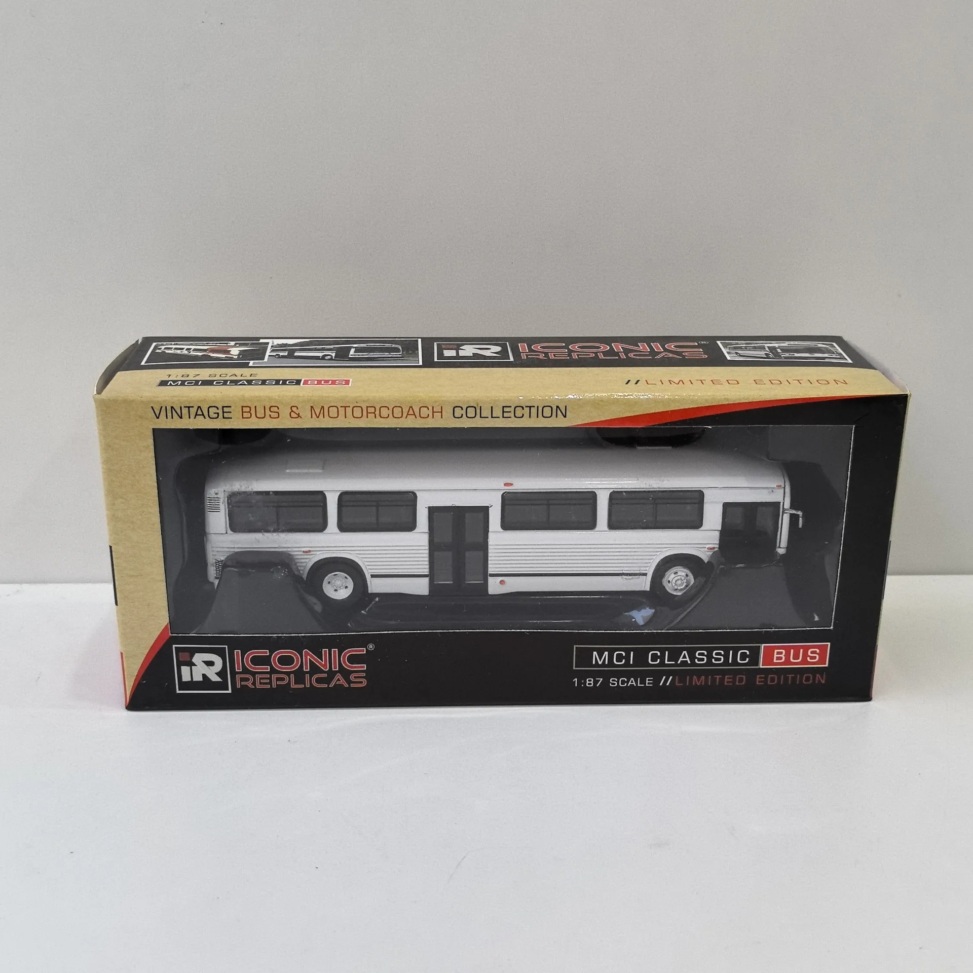 

Diecast IR HO 1/87 Scale MCI CLASSIC BUS Alloy Car Model Collectible Toy Gift Souvenir Display Ornament