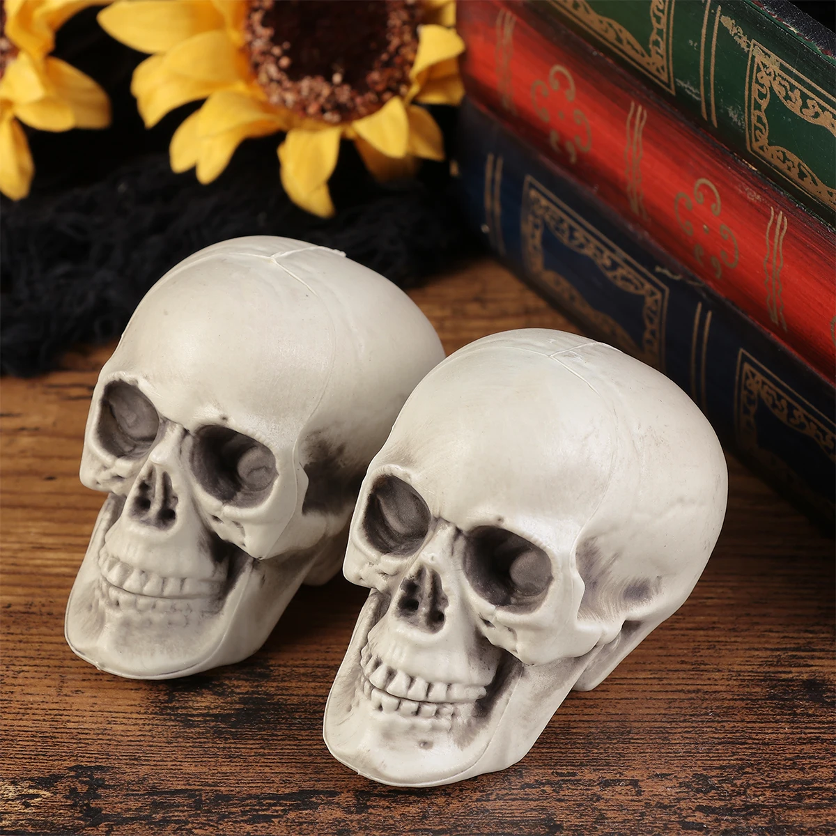 

2pcs Halloween Decor Scary Skull Ornament Props Ghost House Accessories Plastic Skull Desktop Decoration Masquerade Party