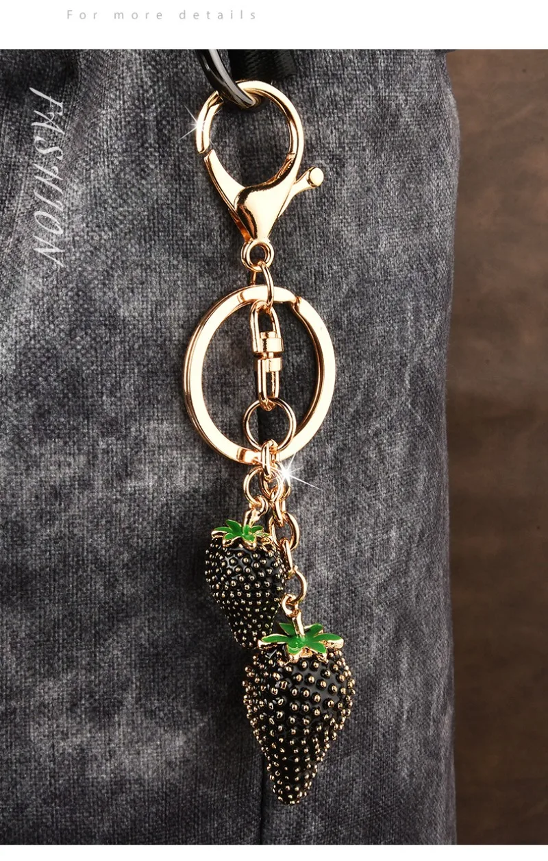 ファッショナブルな小さなイチゴフルーツレディースカーキーホルダー、バッグペンダント、かわいい合金キーホルダー