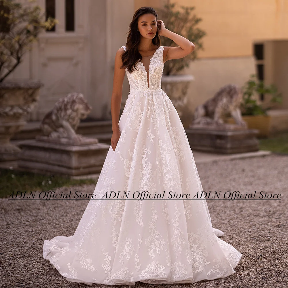 Robe de Mariée en Dentelle avec Col en V Profond et Dos aux, Vêtement de Patients Personnalisés