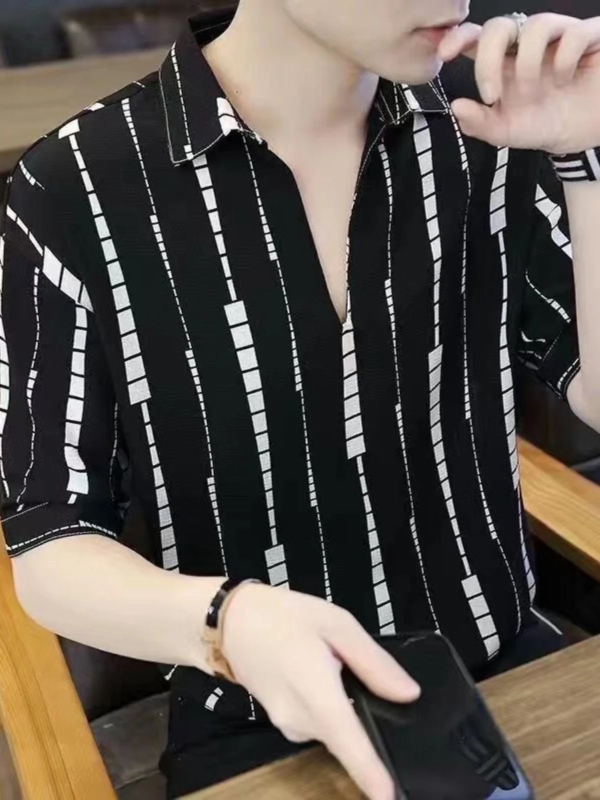 

Ice Silk Short Sleeve Shirt Men's Stylish V-Neck Summer Fashion High-End Design Sensation Cool Feeling Youthful Trend