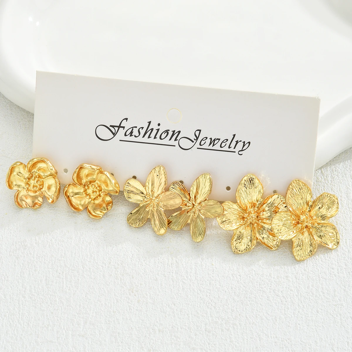 مجموعة أقراط على شكل زهرة معدنية عصرية مكونة من 6 قطع مجوهرات نسائية عصرية لامعة للحفلات اليومية فكرة هدية مزخرفة لها