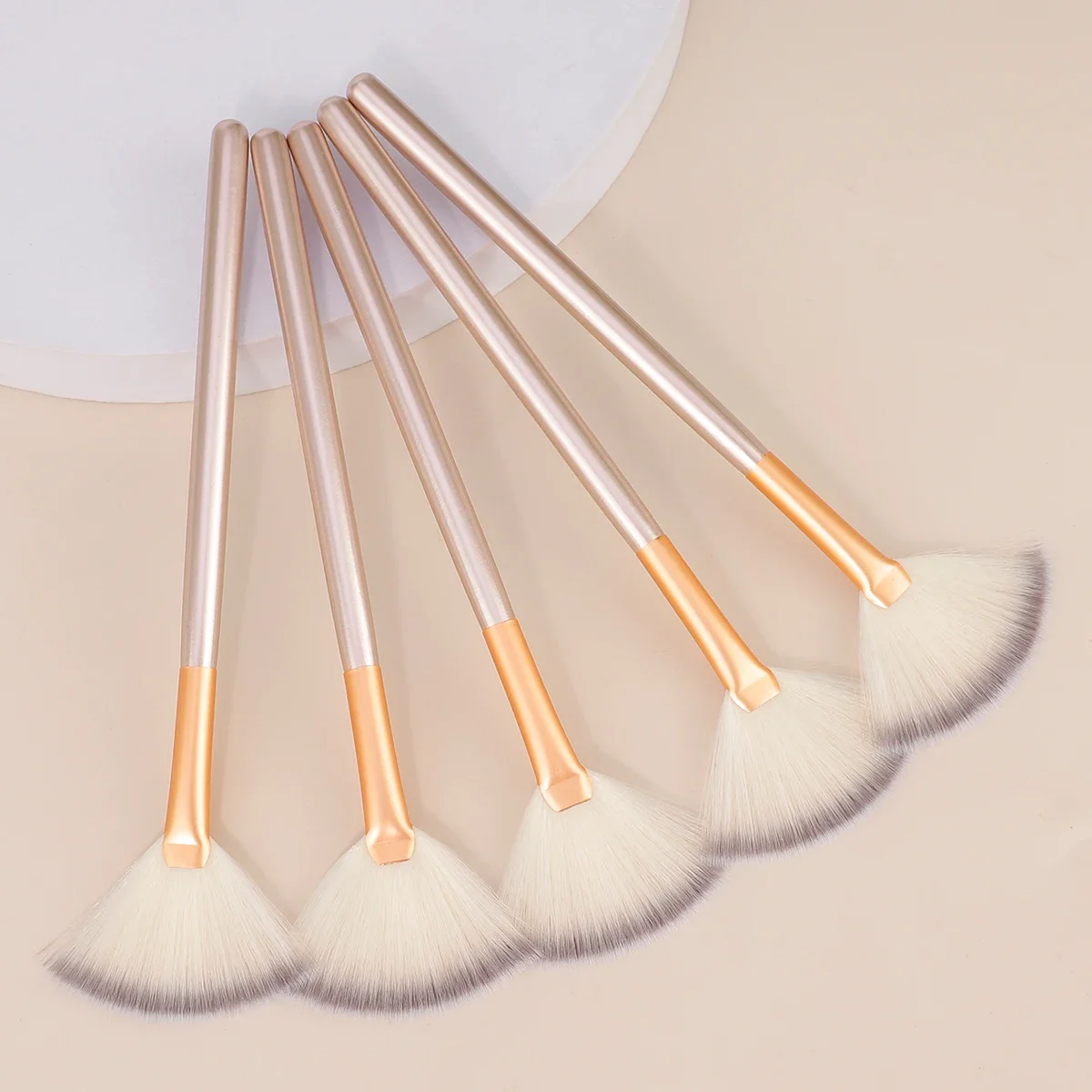 Nuevos cepillos faciales prácticos, brochas de maquillaje con ventilador, brochas suaves y portátiles para máscara, herramientas cosméticas para mujeres y niñas, abalorio de uñas Beaut