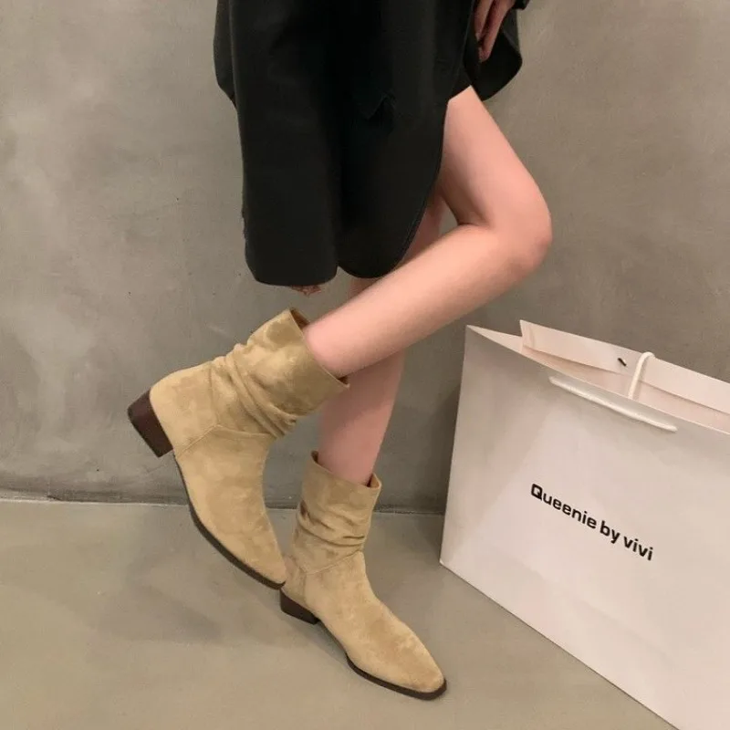 Botines de ante de imitación para Mujer, Botas de tacón bajo, diseño plisado Retro, otoño e invierno, 2024