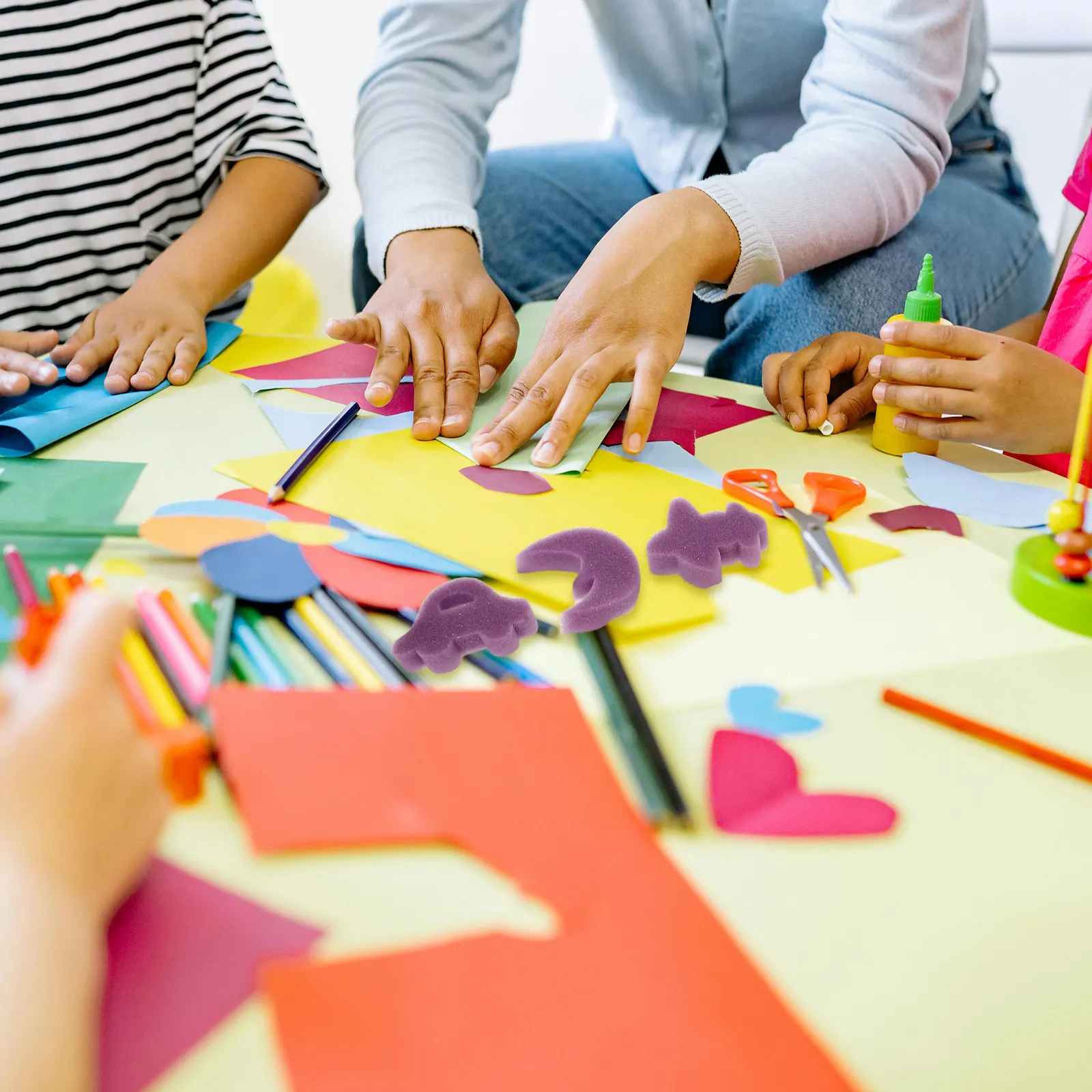 

Набор из 24 губчатых штампов для детского творчества: фигурные губки для рисования, формы рыбок, цветов, деревьев, листьев. Развивающие и увлекательные инструменты для поделок своими руками.