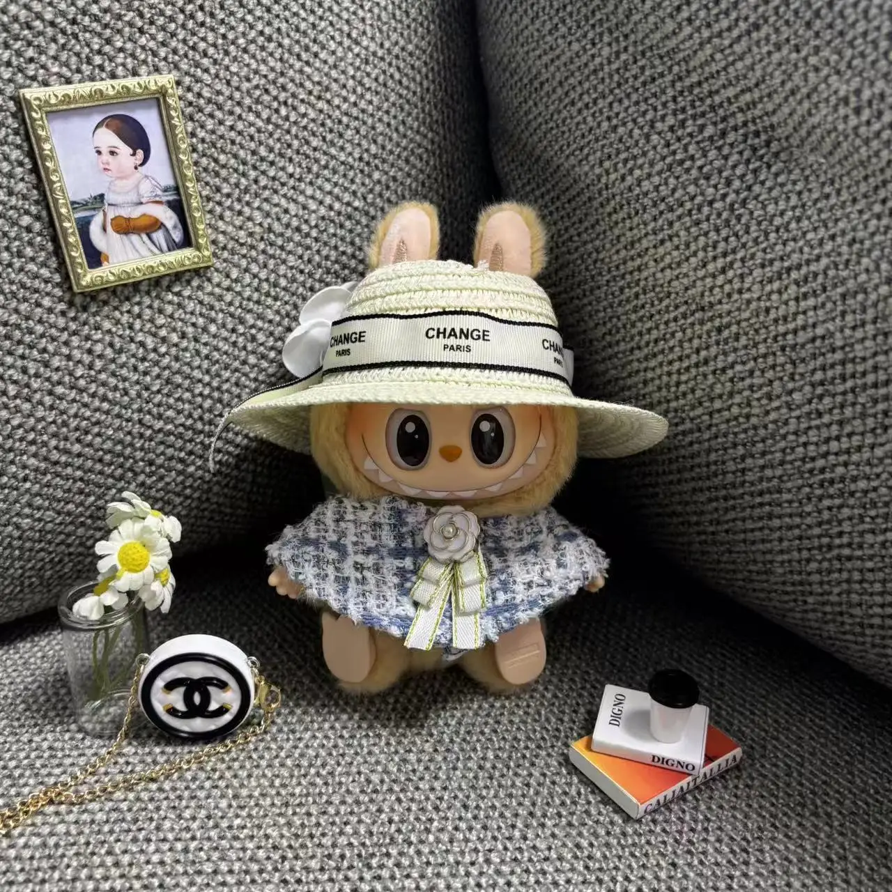 

Doll Clothes 17cm Labubu Macarone Sitting Doll Pendant Small Fragrance Wind Suit