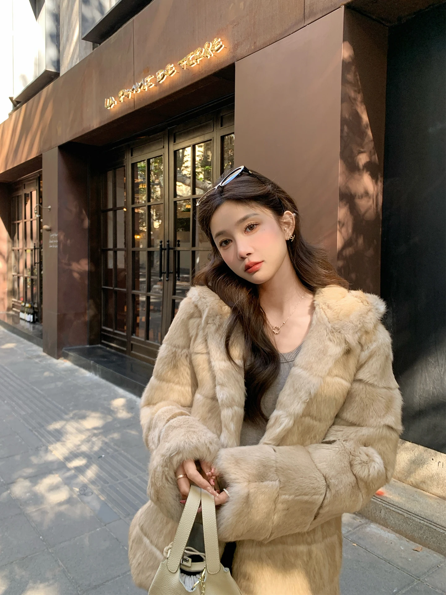 

Пальто из кроличьего меха Daisy Lazy Hat: Новинка, пушистое, теплое, модное, с длинными рукавами, свободного кроя, китайский бренд Callme