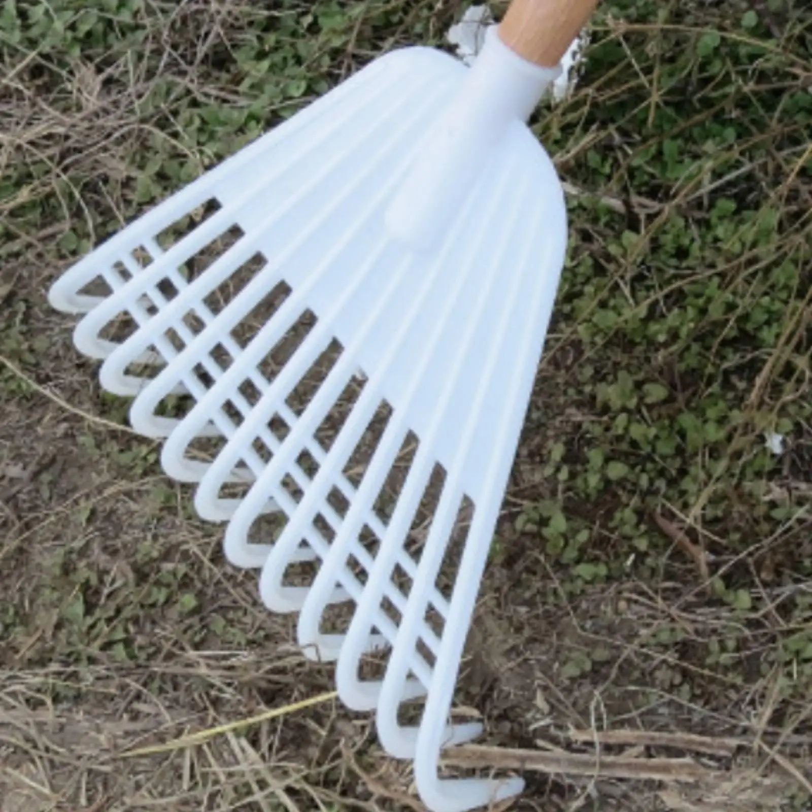 Ergonomic Leaf Collection Rake for Landscaping Projects and Routine Yard Cleanup