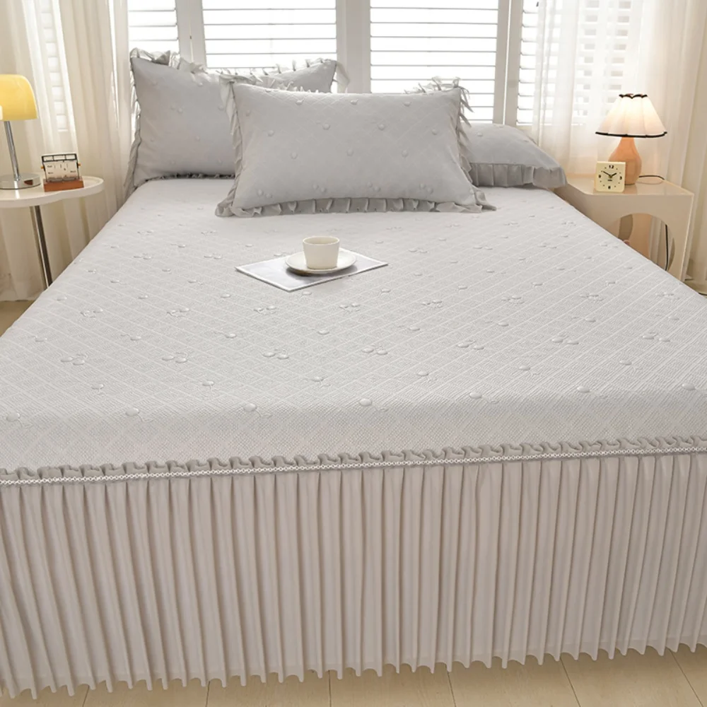 

High-End Ice Silk Three-Piece Bedding Set for Girls Cooling Bean Mat Bed Cover with Air Conditioning Bed Skirt for Summer Comfor