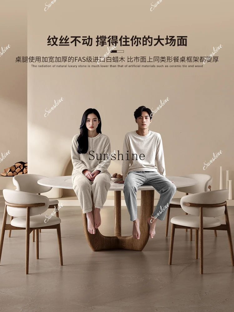 طاولة طعام إيطالية فاخرة من الحجر الطبيعي النقي ذات إحساس عالٍ وشريط بلون الجوز FT