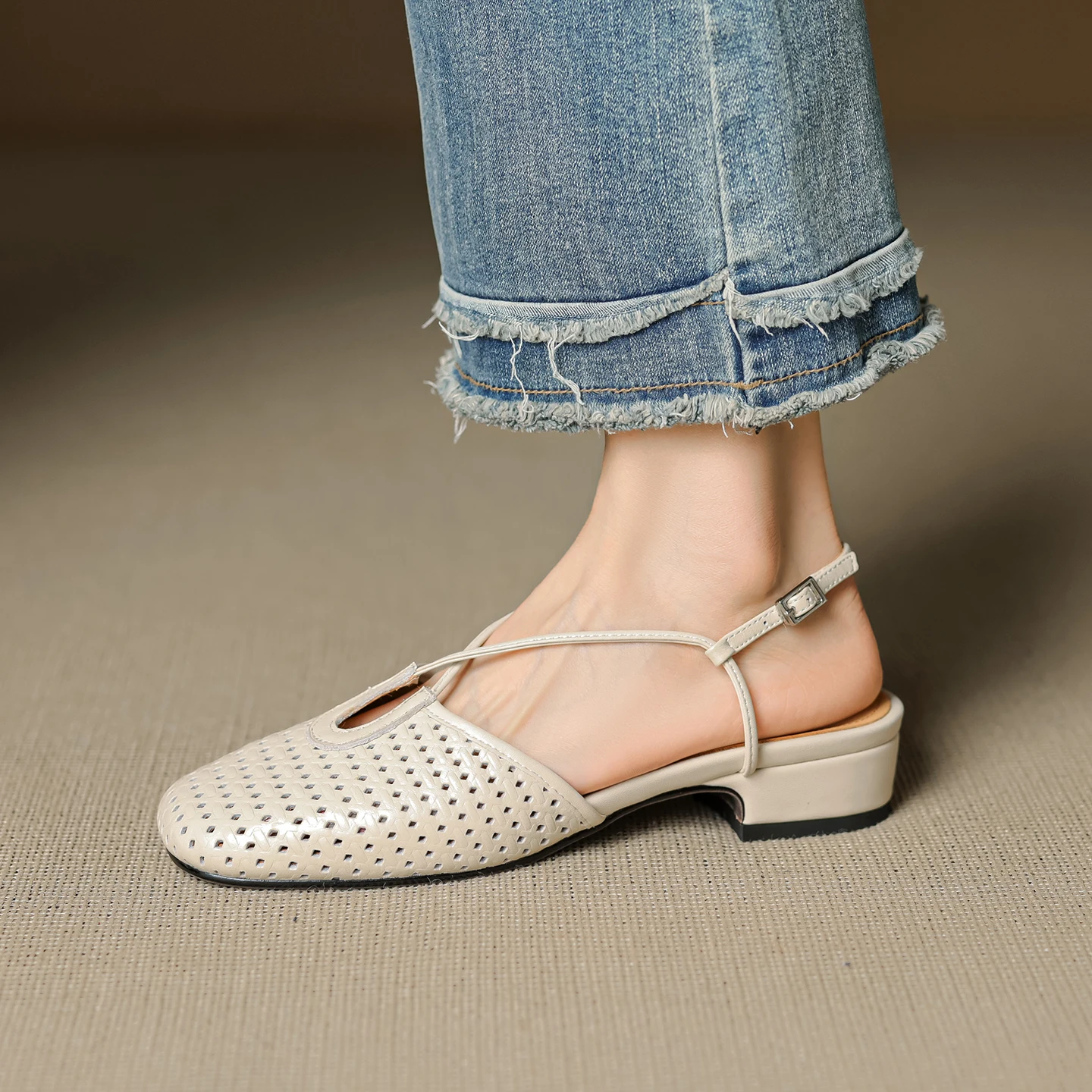 

Genuine Leather Lace Up Closed Toe Sandals Summer New Comfortable Versatile Cross Thin Strap Shoes for Women