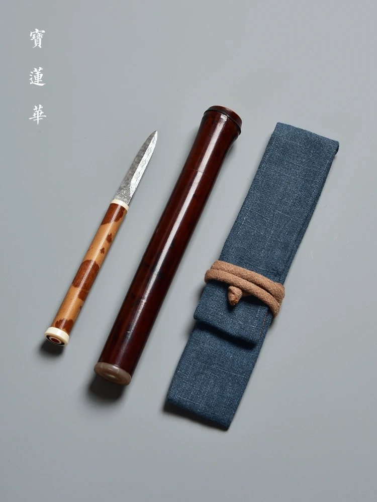 

Red Bamboo Handle Tea Knife with Old Coal Bamboo eath And Cloth Bag Tee-piece Set Chinese Sle Tea Ceremony Accories