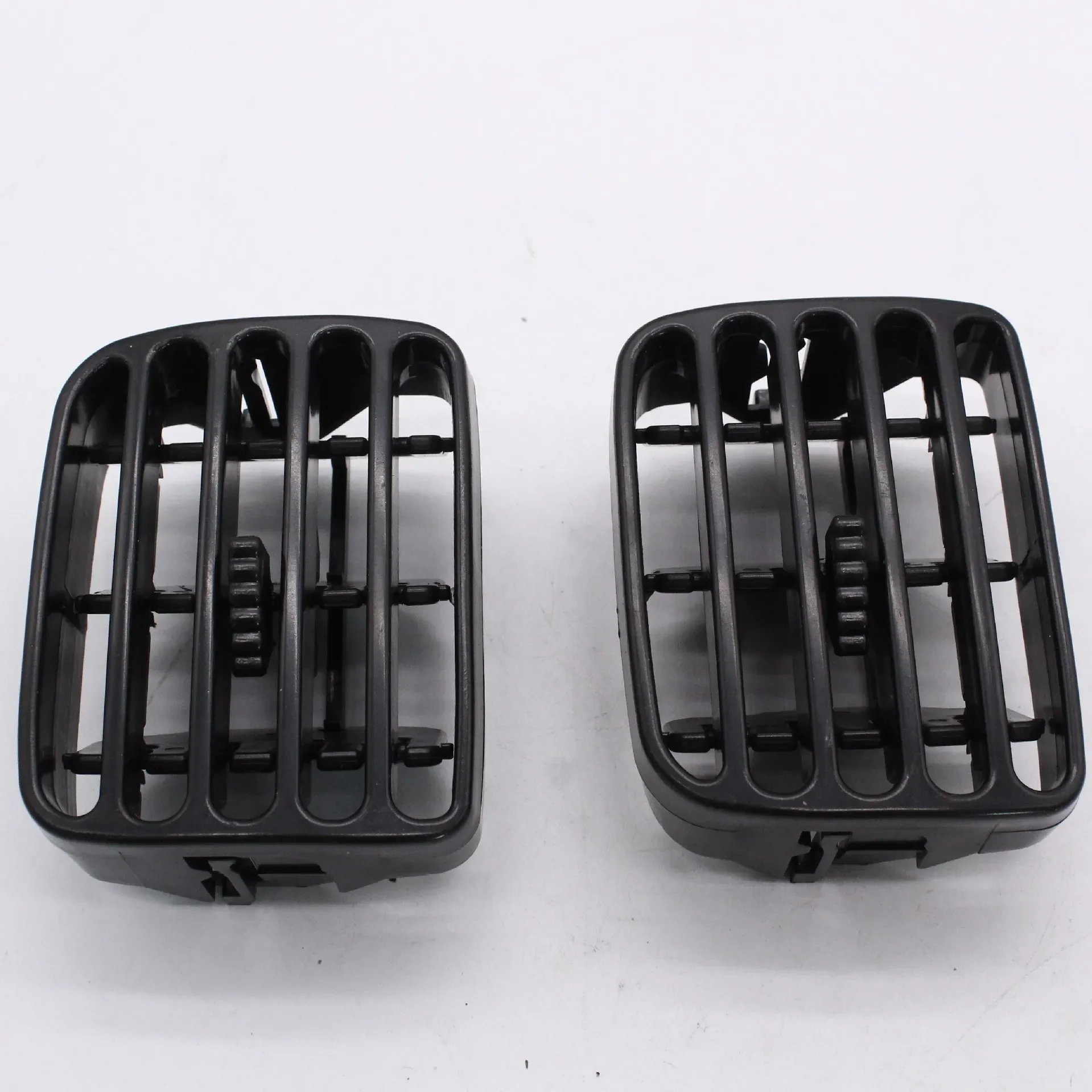 Auto Car Air Vent แผงกระจังหน้าระบายอากาศ Grille Air Vent หัวฉีด Grille อุปกรณ์เสริม Fit สําหรับ Renault Clio 1998-2006