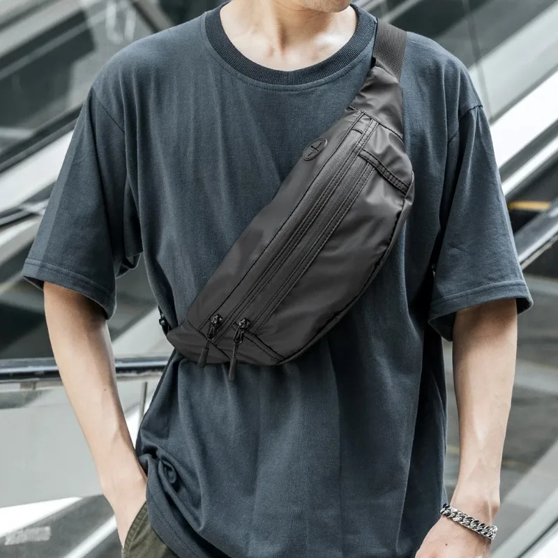 

Men Chest Bag Anti-theft Zipper Multifunction Crossbody Bag Waterproof Short Trip Fashion Lightweight Bag with Headphone Hole