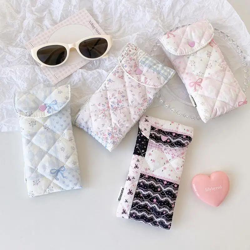 1 Stück Modische Blumenmuster-Schleifen-Snap-Stifttasche Schüler-Schreibwaren Mädchen Tragbare Brillen-Aufbewahrungstasche Große Kapazität Reise-Make-up-Tasche Geschenk – Detail 6