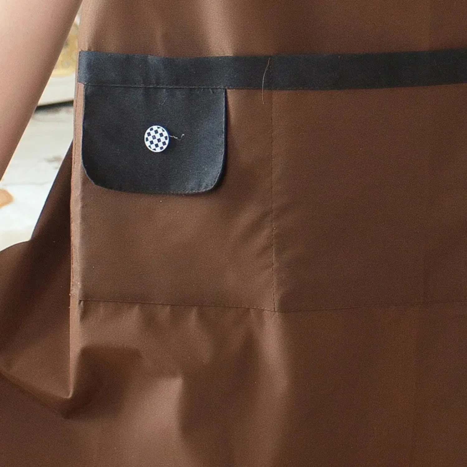 مريلة مريلة قابلة للتعديل مقاومة للماء من البوليستر مع جيبين لتصفيف الشعر، أداة تصفيف الشعر في صالونات التجميل، أداة طهي النادل