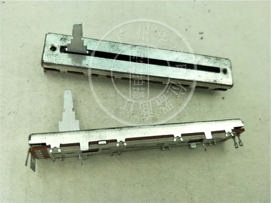 

Inventory of 88MM Japanese mixing table direct sliding double potentiometer B100K handle 20MMD hole pin