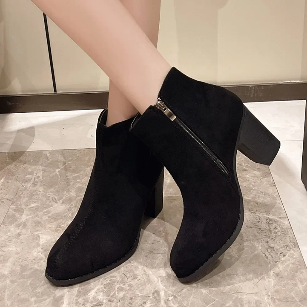 

Поп-женские короткие сапоги на высоком каблуке, модные туфли с острым носком, осень-зима, новые женские элегантные замшевые короткие ботильоны на толстом каблуке