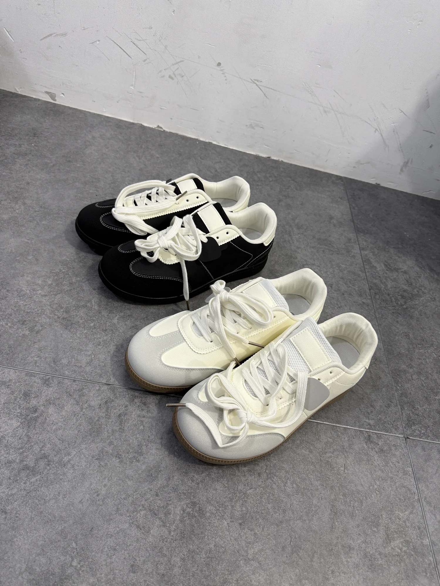 

High Quality Casual Shoes for Men Spring Season Anti-Slip Comfortable Breathable Sporty Design Color Block Deconstructed