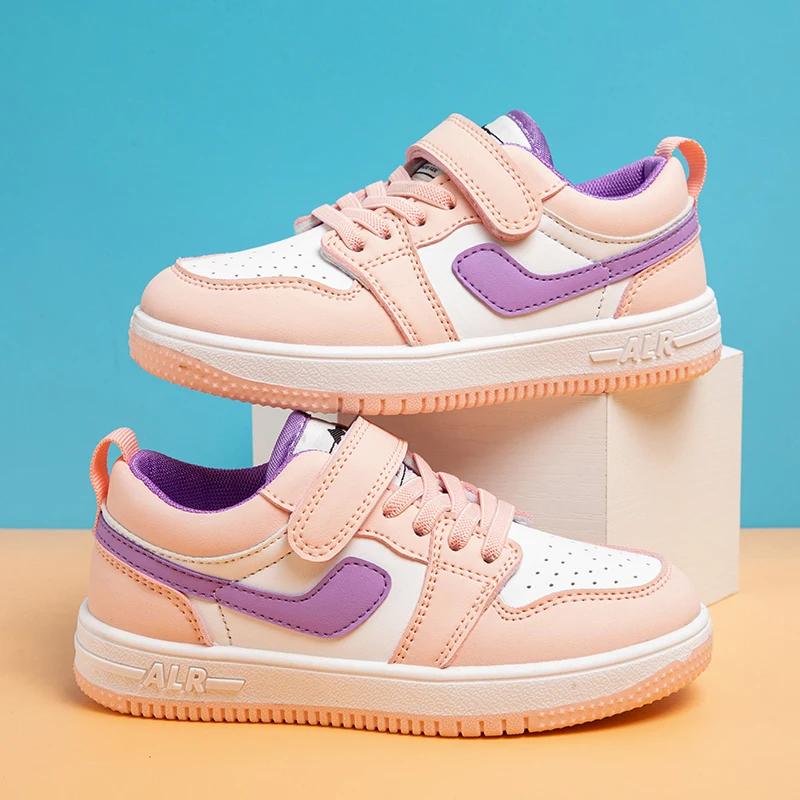 2025 جديد طفل رضيع أطفال تصميم الأزياء أحذية مشي أحذية رياضية بيضاء عدم الانزلاق حذاء كاجوال الأولاد تنفس في الهواء الطلق مجلس الأحذية