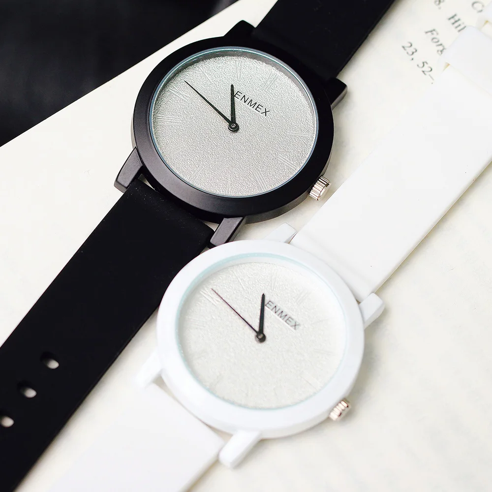 حزام سيليكون للساعات النسائية ، مريح ، تصميم بسيط ، سطح مصنفر ، مناسب للمناسبات المختلفة