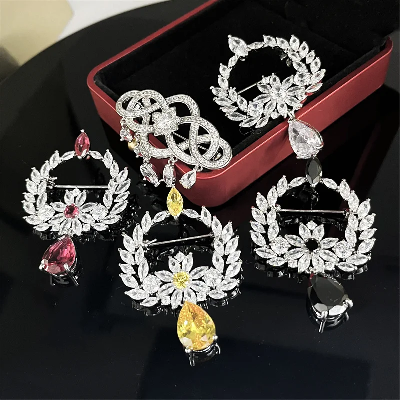 2024 Fashion Vintage Zircon Paalace Style Brooch Pins for Women Clothing Corsage Delicate Bowknot Broche Accessories Jewelry