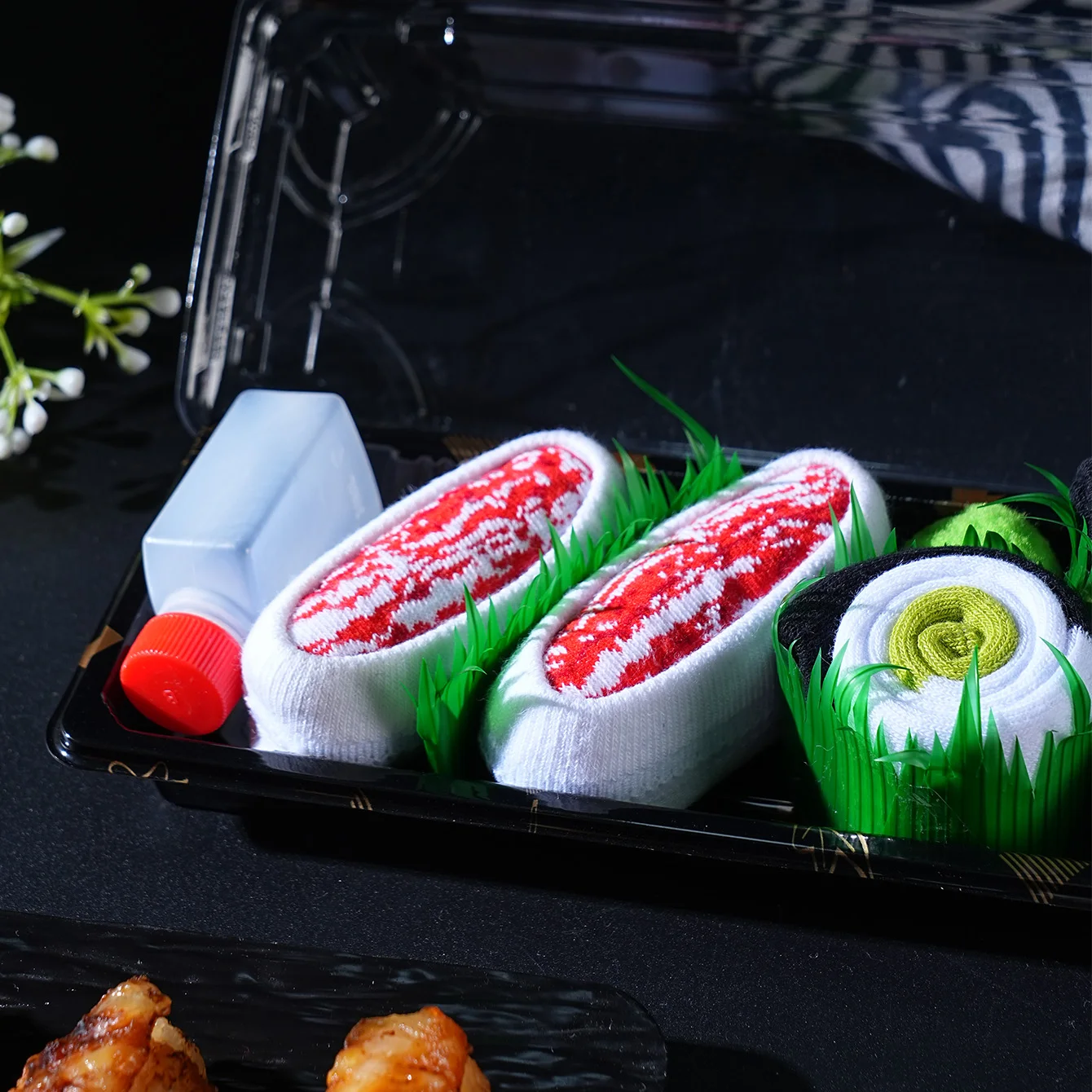 2 Pairs of Mid-Calf Socks for Men and Women, Novelty and Fun Colorful Salmon Sushi Gift Box Socks, European and American Fashion Style, Comfortable and Breathable, Party Casual Novelty Gifts, Valentine's Day, Christmas, Santa Claus, Autumn and Winter Models, All-Season Cute and Fun Socks