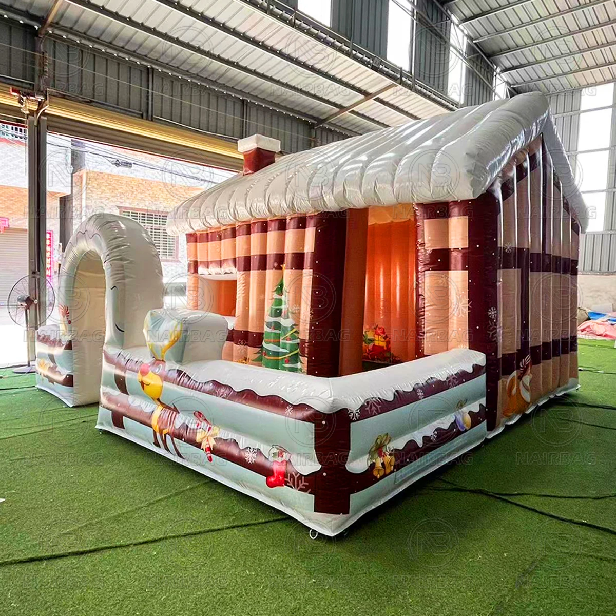 屋外用ブラウンサンタ洞窟PVC製インフレータブルクリスマスハウス、インフレータブルキャビンテント、ホリデーイベントパーティー装飾用