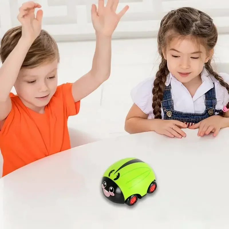 Vehículos extraíbles, juego de coches de empuje accionados por fricción para niños, juego de vehículos de carreras con forma de mariquita de dibujos animados divertidos, potencia de fricción