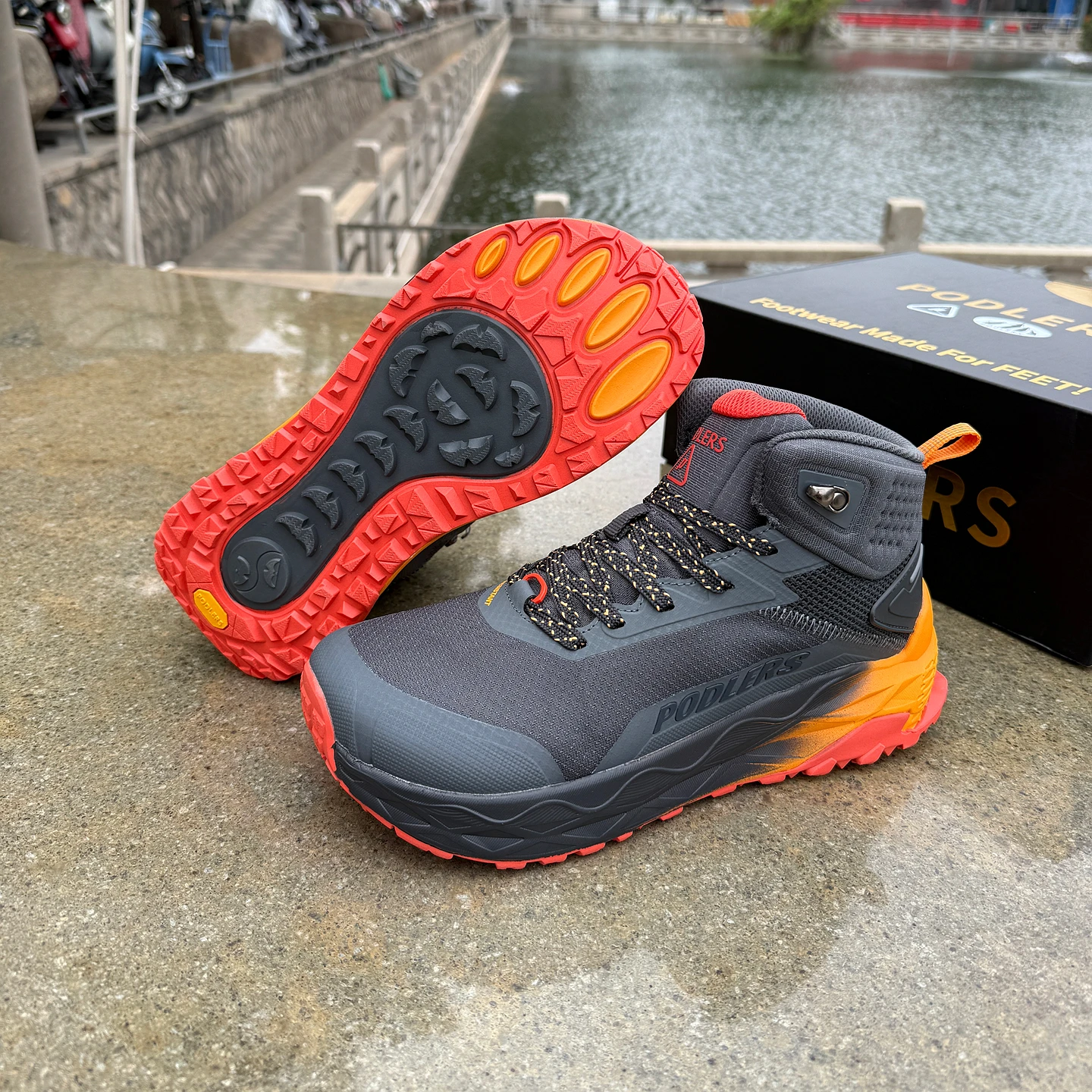 Autumn/Winter Men's Outdoor Thermal Hiking and Rock Climbing Footwear Comfortable and Versatile Unisex Hiking and Sports Shoes