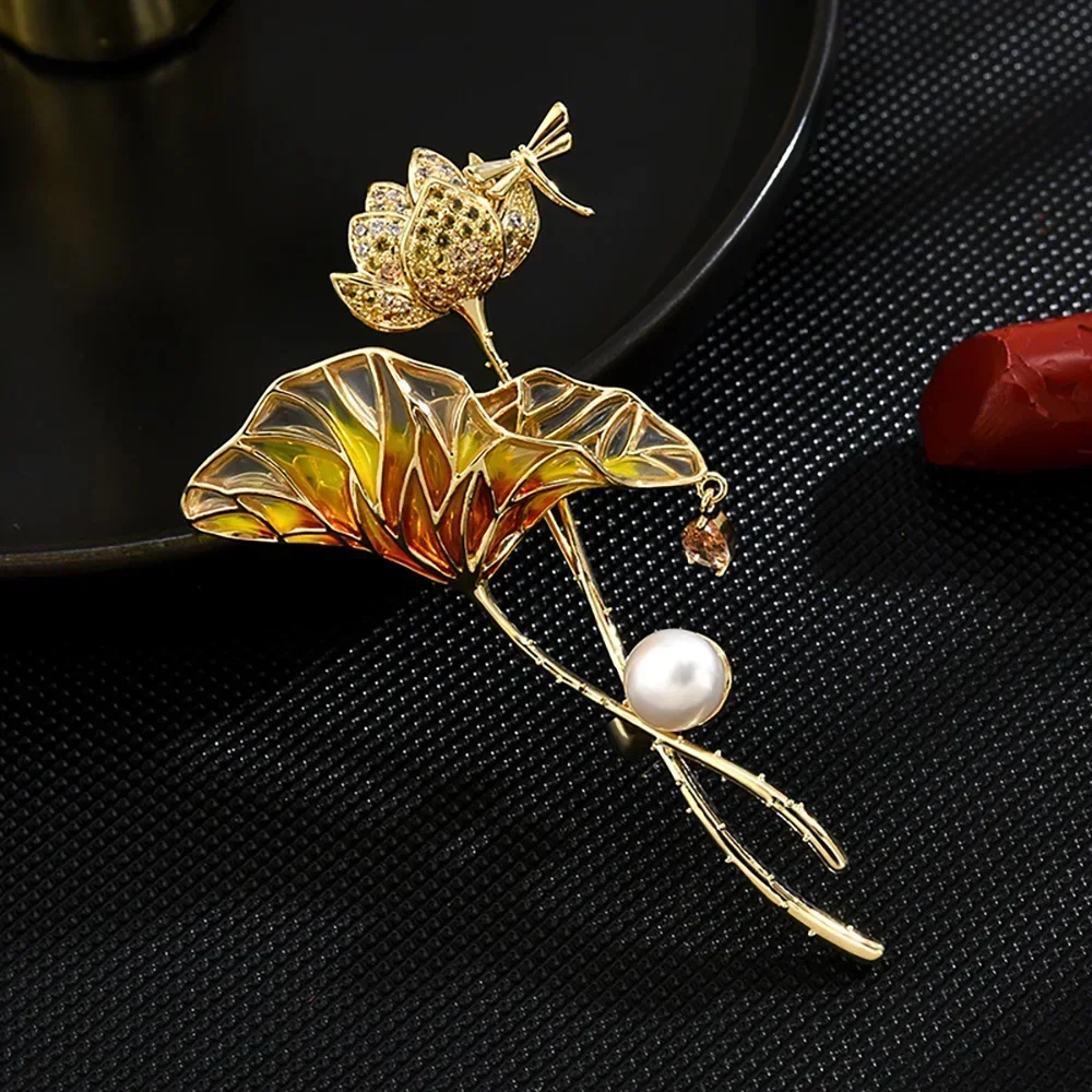 

Green Yellow Lotus Leaf Lotus Flower Brooch for Women Brooches Vintage High Quality Jewelry Women Copper Pins Christmas Present