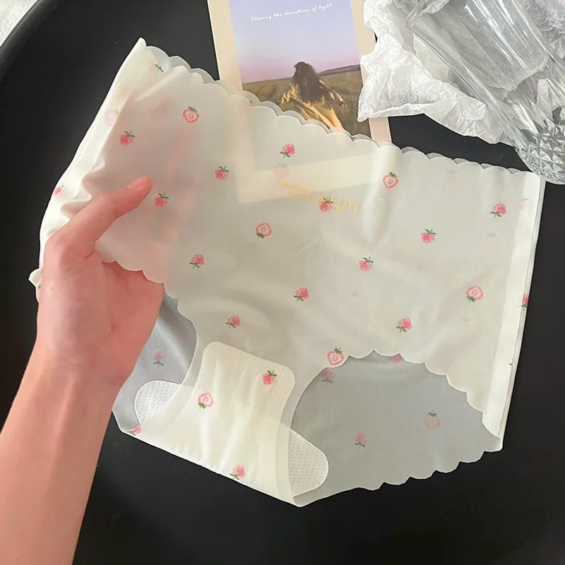 Girls Cute Middle-waisted Panties for Women Soft Ultra Thin Breathable Underwear Strawberry Printed Briefs Ladies Lingerie