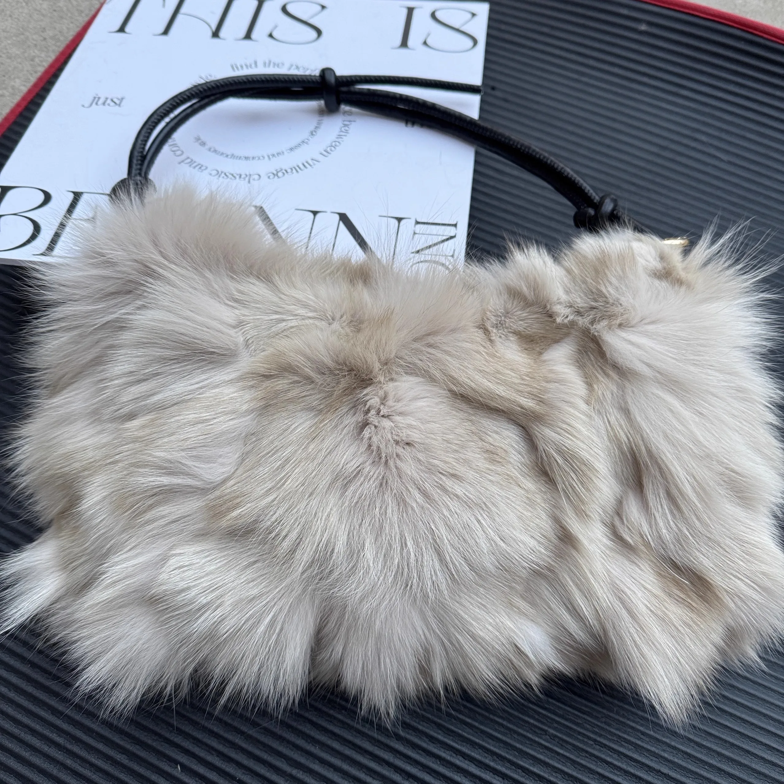 Nowa luksusowa torba damska z prawdziwego futra lisa w Europie i Ameryce Torba na ramię z łańcuszkiem z futra lisa Torebki damskie Tote Torebki Crossbody — zdjęcie 4