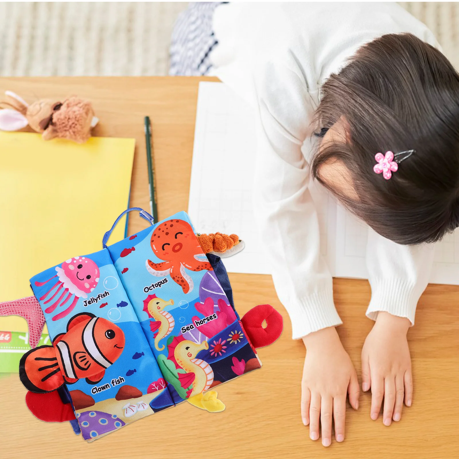 Libro di stoffa increspata per bambini Tema oceano Tessuto morbido Design della coda 3D Sviluppo sensoriale Libro da bagno per attività infantile Neonato precoce