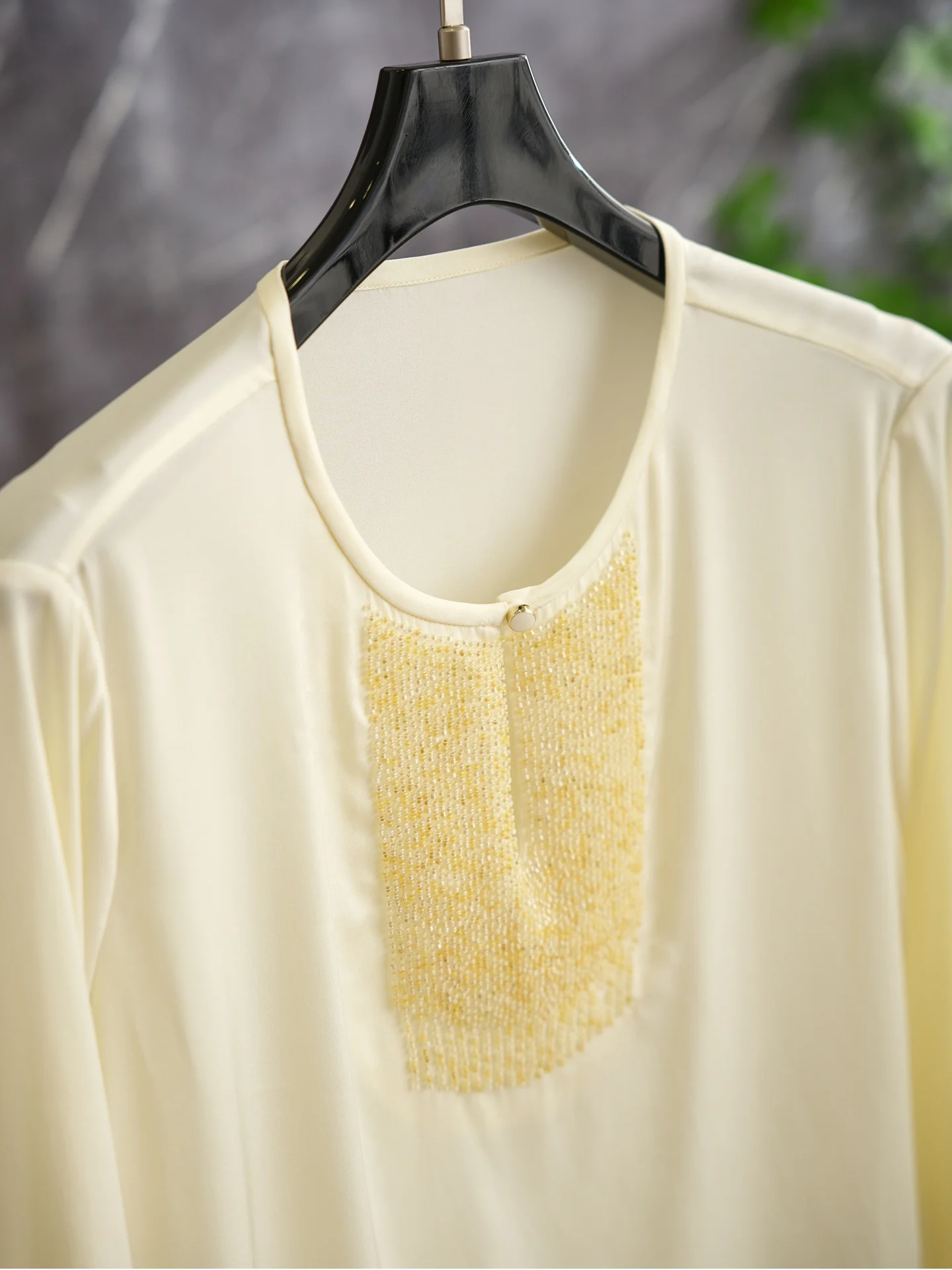 

Классическая шелковая рубашка с круглым вырезом и длинными рукавами, украшенная вышивкой, ручной работы, оригинальный дизайн, приталенная, для женщин, влагоотводящая.