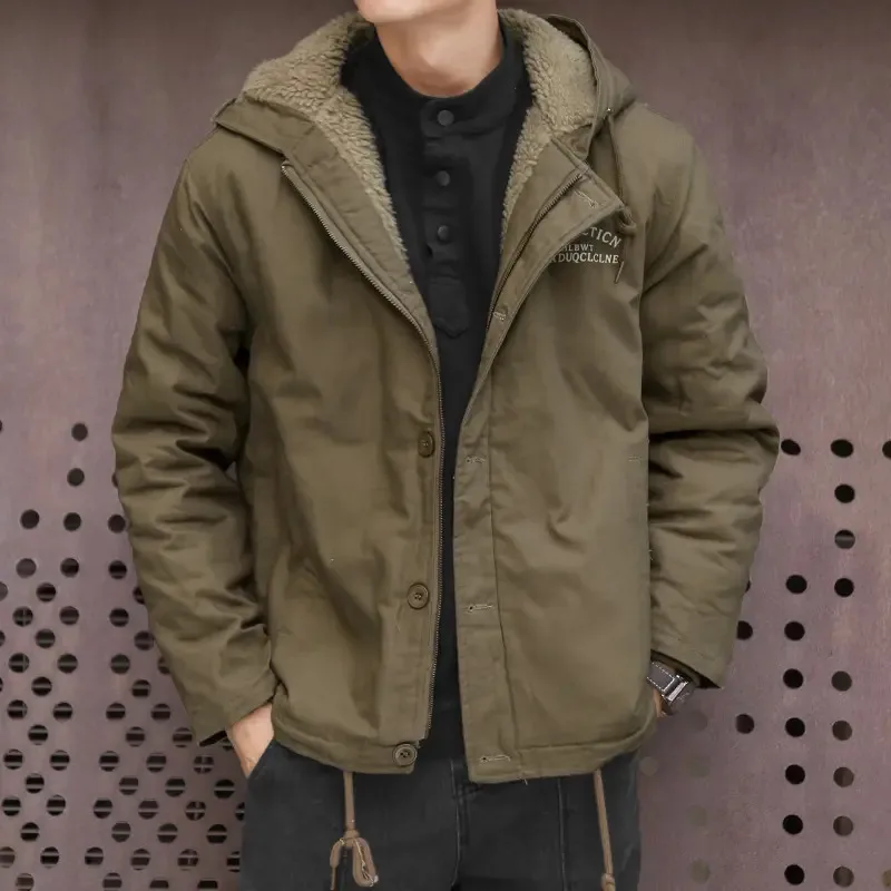 سترة قطنية قصيرة فضفاضة بغطاء للرأس دافئة للرجال مع بطانة من الصوف لمعطف الشتاء السميك والمبطن بالقطن