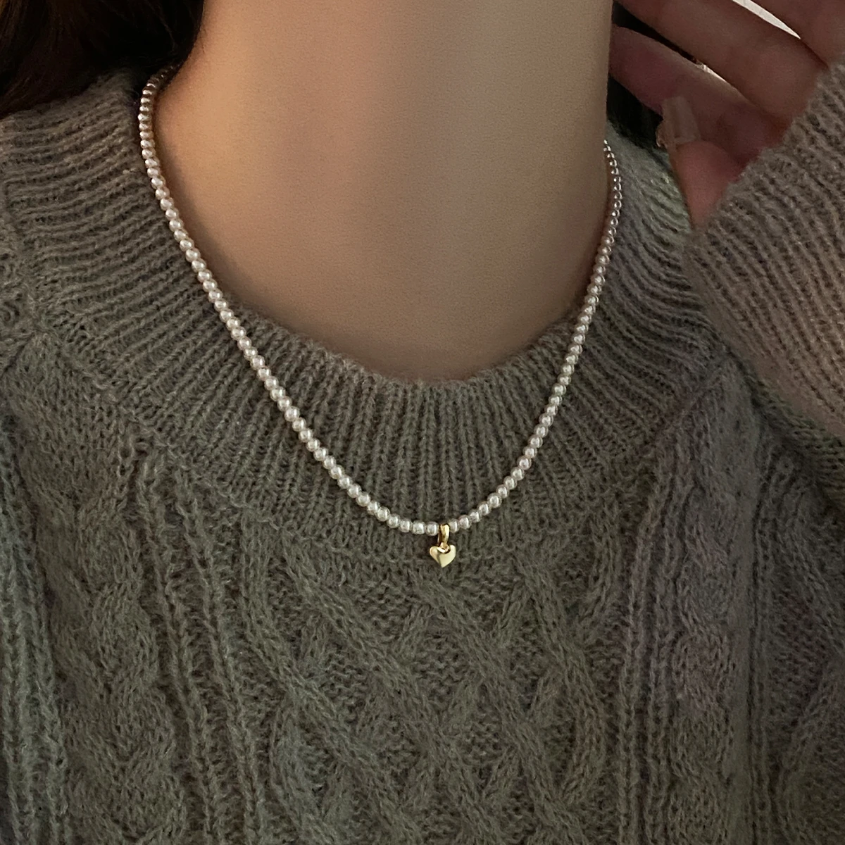 

2024 New Arrival Female Love Heart Pearl Necklace Delicate Mi Beads Choker Light Luxury Sweater Chain Fashion Pendant Neckwear