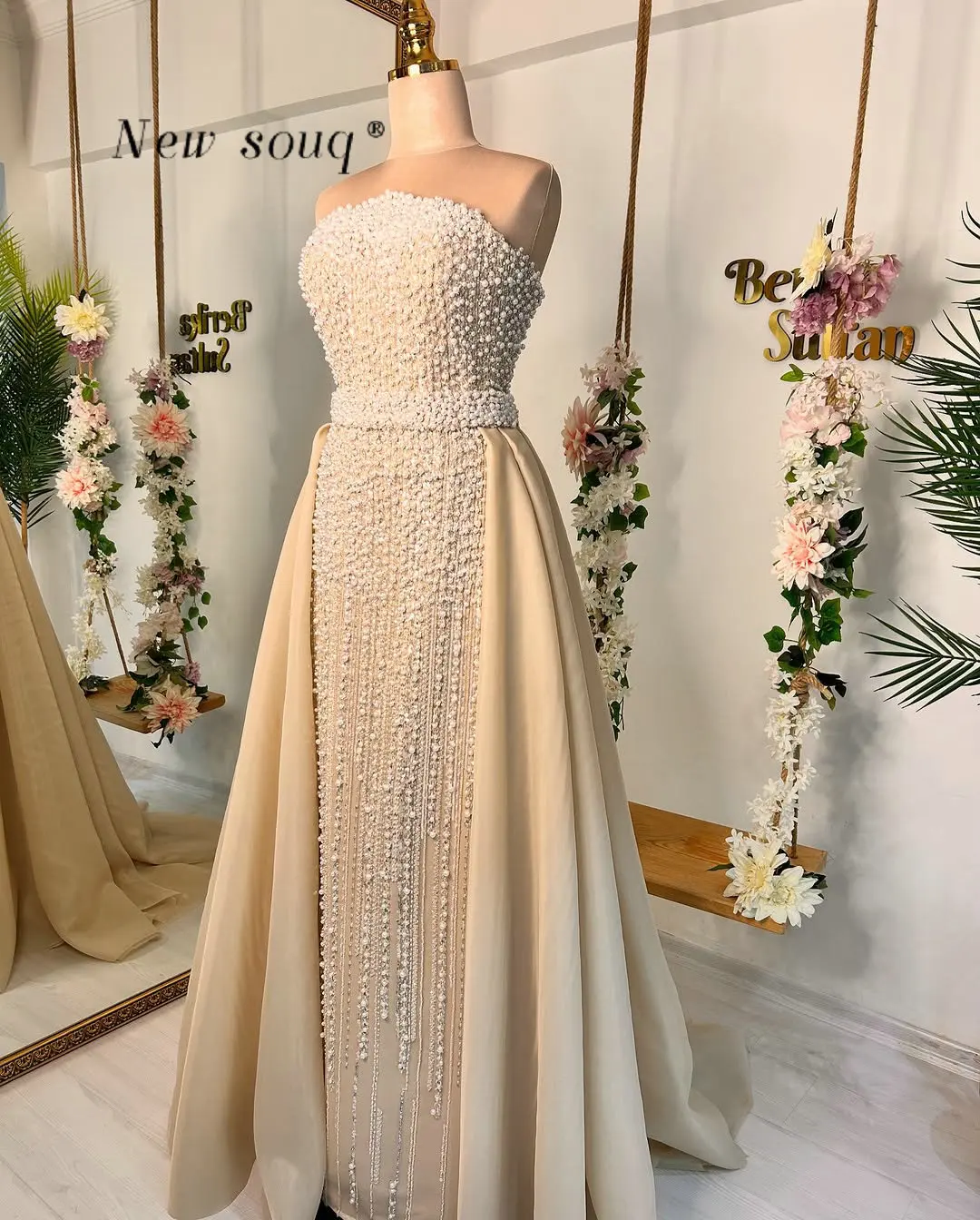 فساتين سهرة بدون حمالات مطرزة باللؤلؤ الشامبانيا مع تنورة علوية 2026 أنيقة رسمية على شكل حرف A لحفلات الزفاف حسب الطلب