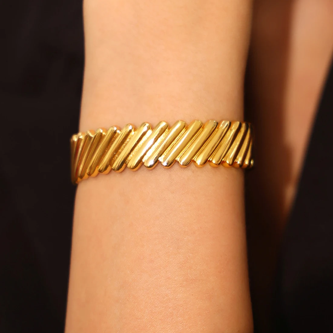 

Elegant Copper Bracelet for Women Geometric Texture Gold Plated Open Luxury Bangle Cuff Simple Jewelry Gift