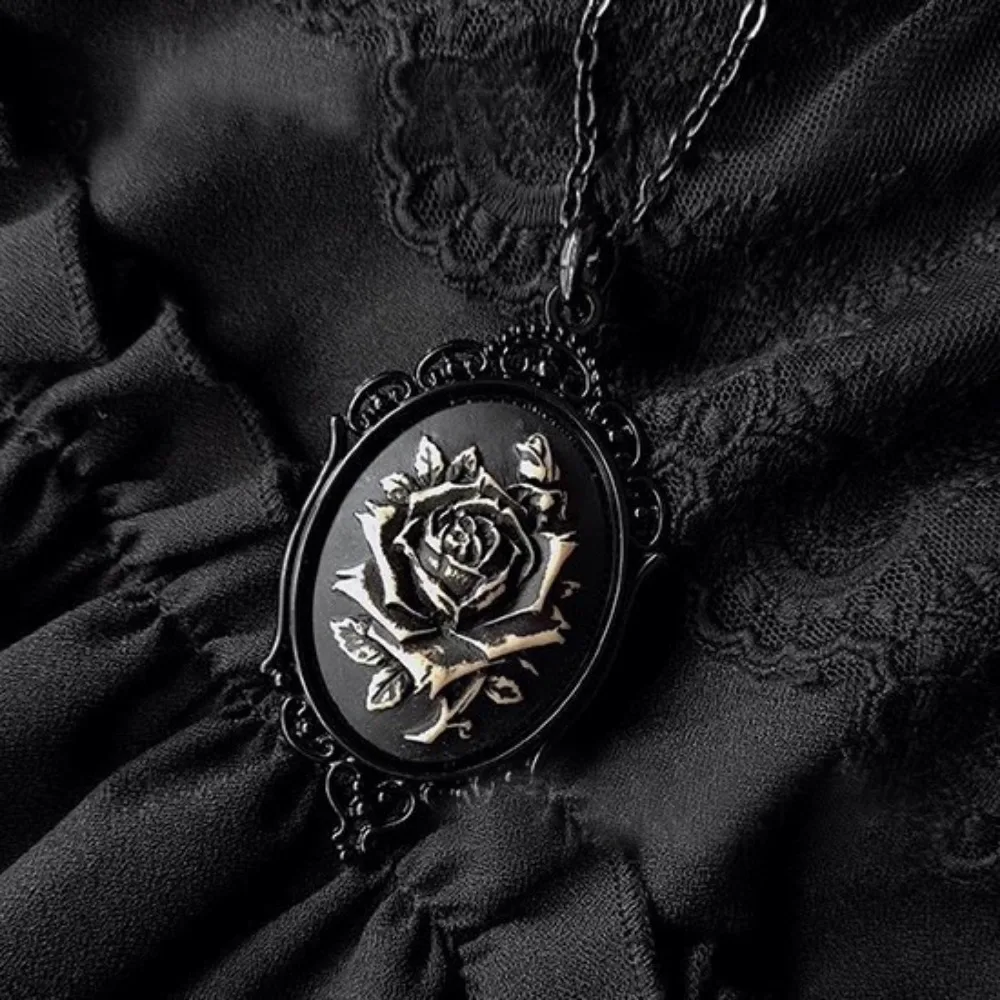 Collar de rosa negra para niñas, accesorios de joyería de bruja alternativa pagana, regalo, gargantilla con colgante de rosa negra Vintage