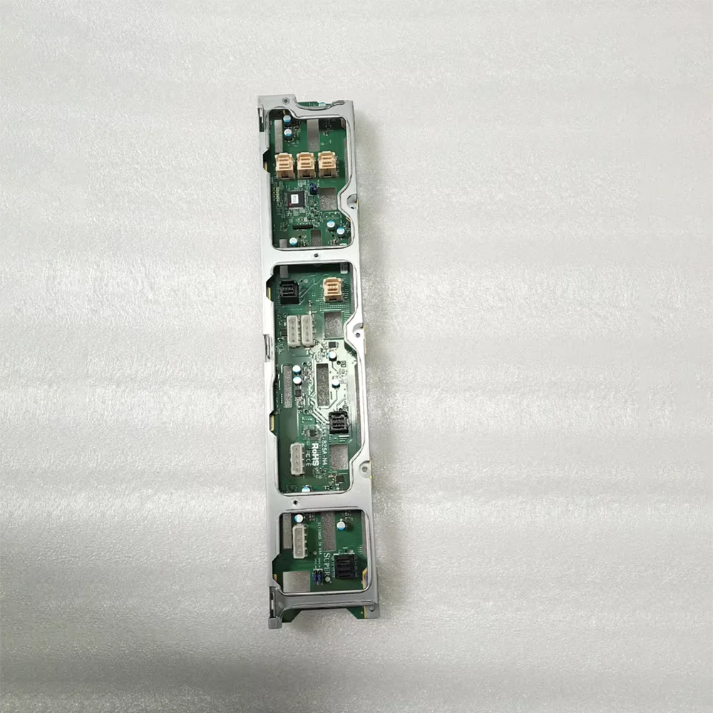 12-дисковая задняя панель для жестких дисков поддерживает 4 NVMe или 12 SATA BPN-SAS3-826A-N4