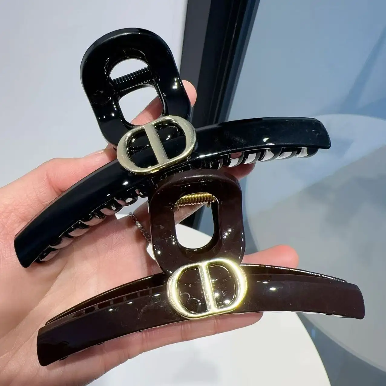 New Luxury Hair Clip With High-End Feel Letter Clip With Gold Label Fashionable Exquisite Headwear And Hair Accessories view 3
