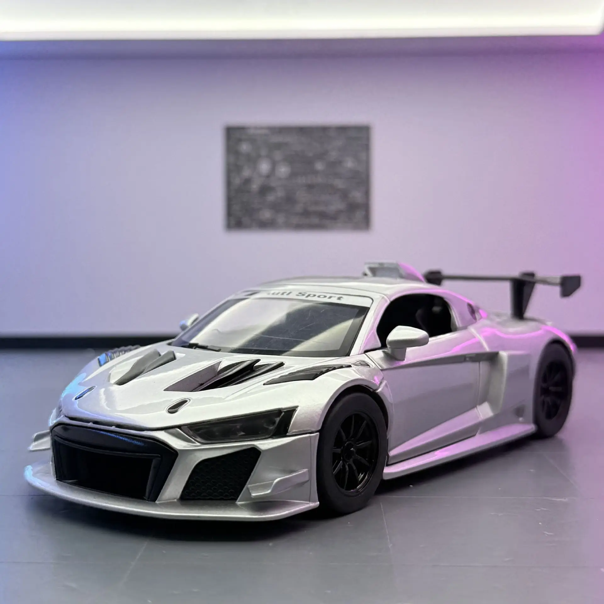 

1:24 R8 LMS GT2 Racing Car Alloy Car Model Diecast Metal Toy Car Model Sound and Light Collection Kids Gift