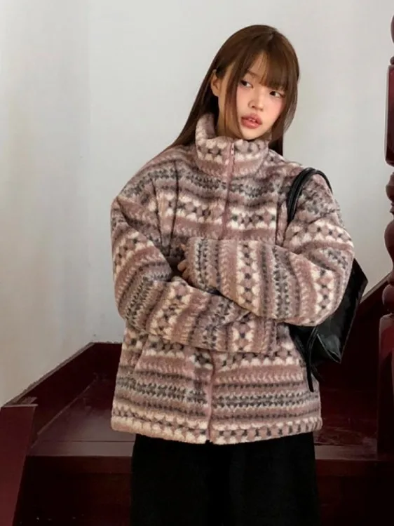 เสื้อโค้ทผ้ากำมะหยี่เนื้อนุ่มสำหรับผู้หญิง สไตล์หลวมสบาย ดีไซน์ทันสมัย ช่วยลดอายุ ให้ความอบอุ่นในฤดูหนาว แขนยาว